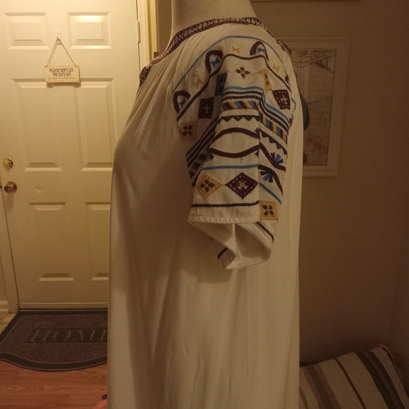 Beautiful Embroidered Dress - Picture 2 of 8